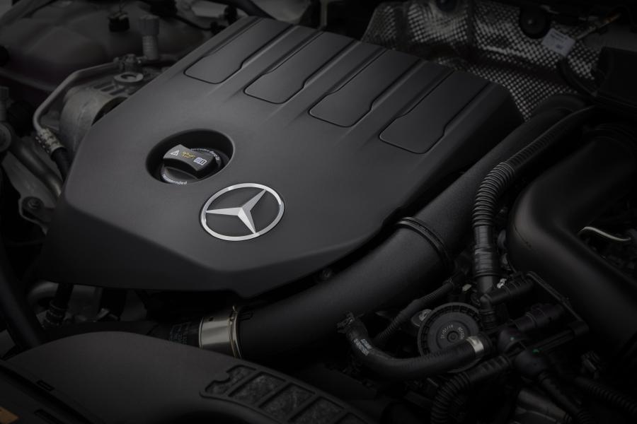 Моторный отсек Mercedes-Benz CLA200 AMG Line (C118) 2019 года  (UK) (фото 2 из 40)